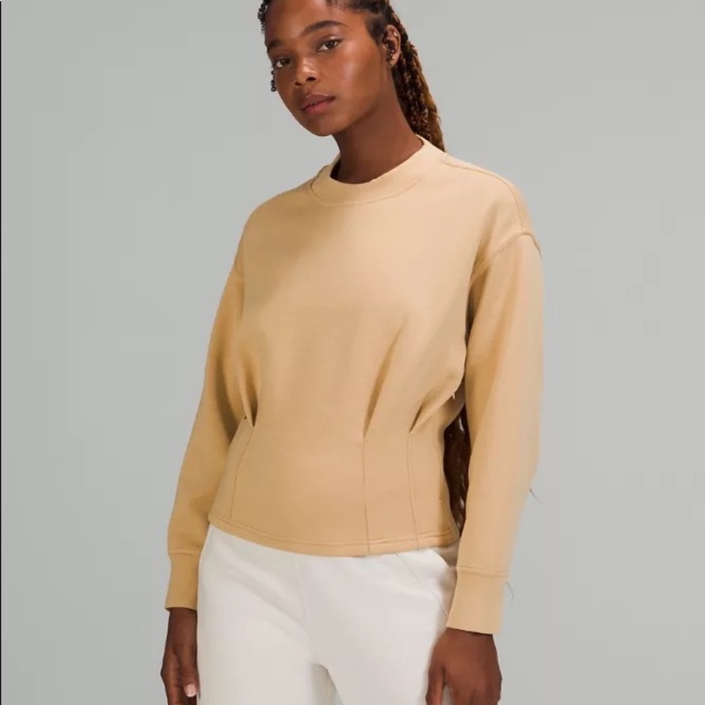 Lululemon gathered waist crew pullover. Size 10.